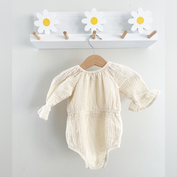 Greyson Collective Bow Waffle Knit Bubble Onsie creme beige Neutral - Picture 2 of 4